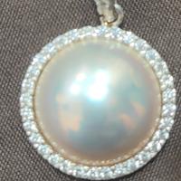 Ciondolo in argento con perla mabe   e zaffiro bia