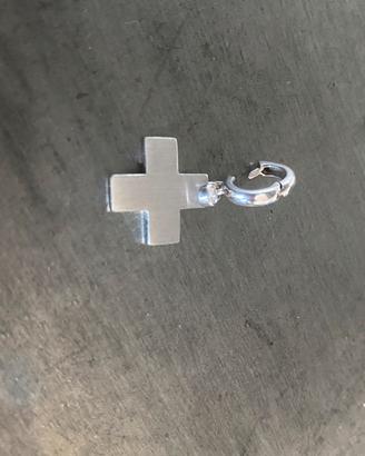 Croce in oro bianco con diamante