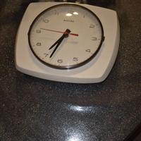 Orologio bayard da parete in ceramica