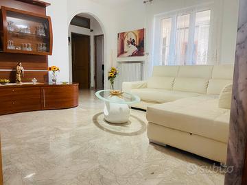 Triggiano V.le Aldo Moro- 146 mq- 5 vani