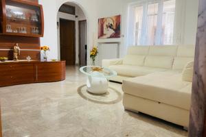 Triggiano V.le Aldo Moro- 146 mq- 5 vani