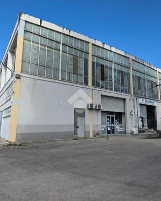 NEGOZIO A SPOLTORE