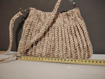 Borsa a tracolla lavorata a mano beige 