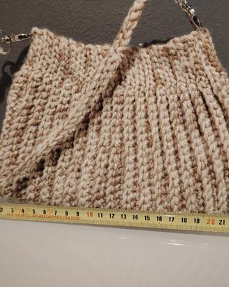 Borsa a tracolla lavorata a mano beige 