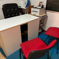 Scrivania con poltroncine