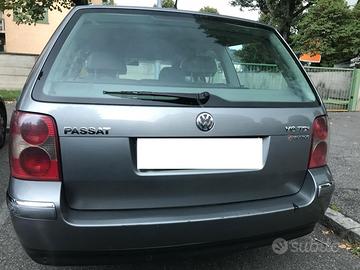 VOLKSWAGEN Passat 5ª serie - 2002