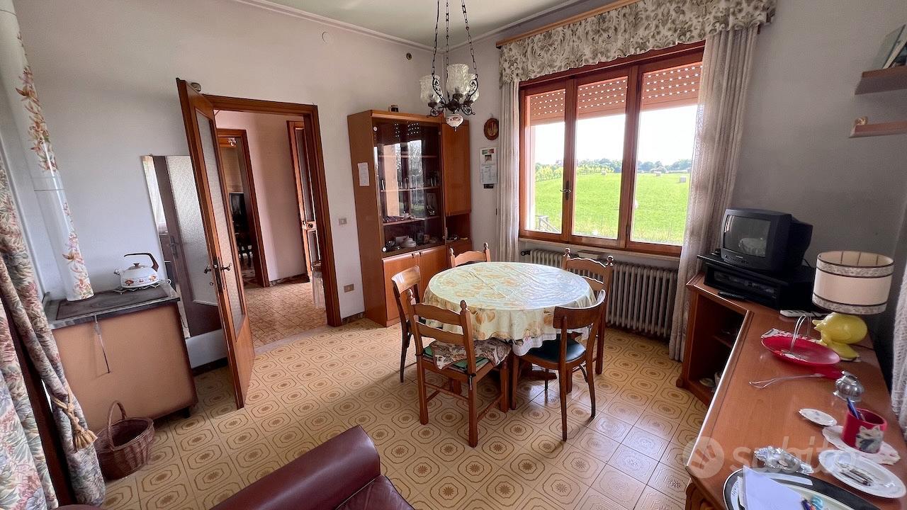 Villa singola con 2 appartamenti e giardino - Altro