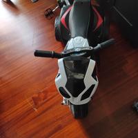 Moto BMW per bambini molto bella e varie funzioni