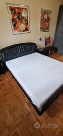 Letto matrimoniale con testata contenitore 