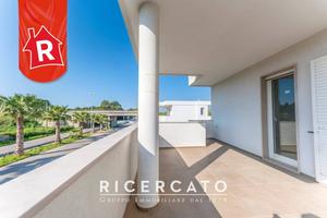 Primo piano in contesto bifamiliare di nuovo reali