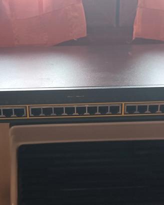Switch CISCO 24 INPUT 