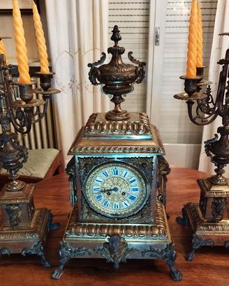 Antico Orologio dorato con 2 candelieri 