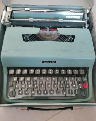 Macchina da scrivere Olivetti Lettera 32 