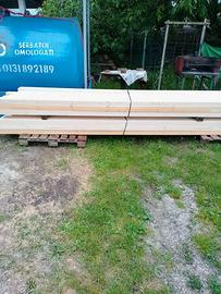 Travetti e tavole in legno mai utilizzati