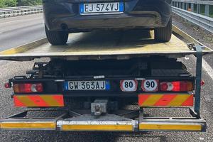 Carro attrezzi Nissan 2001