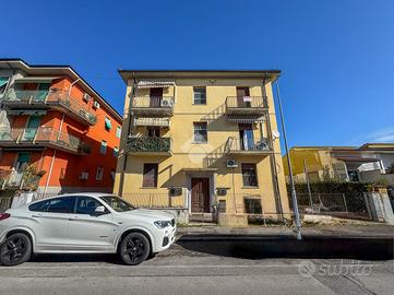 5 LOCALI A PONTEDERA