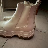 Stivaletti GUESS Chelsea Platform – Panna/Beige