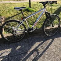 Montain  Bike telaio M alluminio cambio 8 rapporti