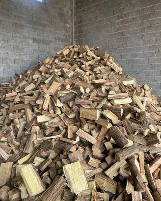 Ce.r.co legna di robinia secca tagliata a 50/60 cm