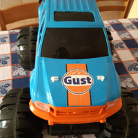 Macchina monster truck