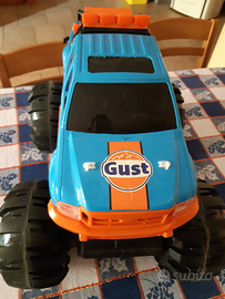 Macchina monster truck