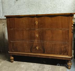 Comò in radica di noce dell'800