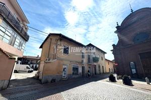 APPARTAMENTO CON TERRAZZO IN CENTRO PAESE!