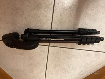 Treppiede macchina fotografica professionale