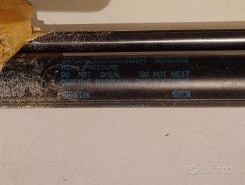 Pistoncini portellone VW Polo