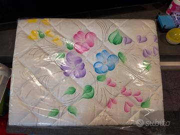 Copriletto matrimoniale nuovo + 2 cuscini
