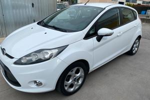 Ford fiesta 1.4 benzina gpl