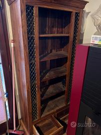 Mobili etnici in legno