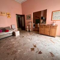 V1211 Ampia palazzina indipendente in centro