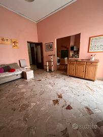 V1211 Ampia palazzina indipendente in centro