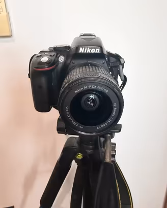 Macchina Fotografica Nikon D5300 Reflex + Treppied