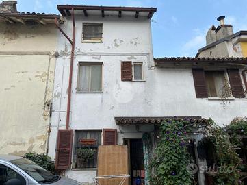 CASA DI CORTE A ARENA PO