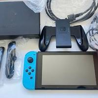 Nintendo Switch + giochi + 2 joystick aggiuntivi