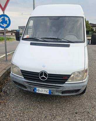 Mercedes sprinter 208