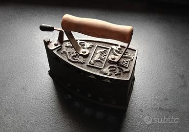 Ferro da stiro a carbone fine '800 in ghisa