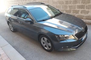 Skoda Superb 2.0 TDI DSG Wagon Style