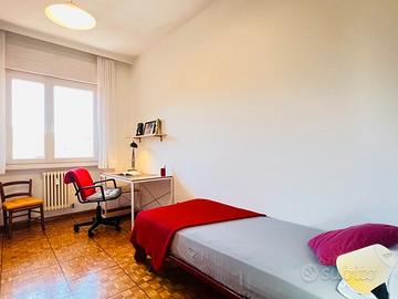 Ampia e funzionale stanza singola da Settembre