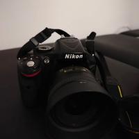 Nikon D5200 (con/senza obiettivo/i 35 e 18-55 mm)