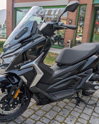 NUOVA Cyclone RT1 125 ABS+TCS - Lo Scooter Hi-Tech