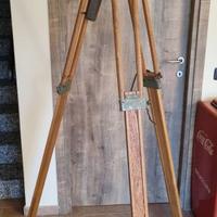Treppiede vintage teodolite topografo in legno