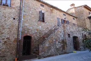 TT125 - Montisi terratetto in pietra e mat