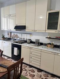 Cucina, salone e camera da letto