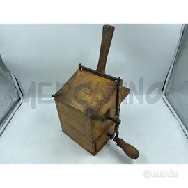 GRATTUGIA PER FORMAGGIO A MANOVELLA IN LEGNO E FER