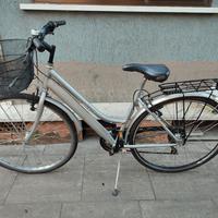 Bicicletta da donna e da uomo completissima. 