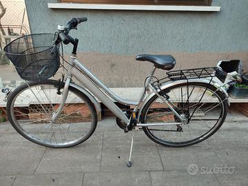 Bicicletta da donna e da uomo completissima. 