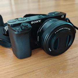 Sony Alpha A6000 + obiettivo 16-50 OSS – pari al n